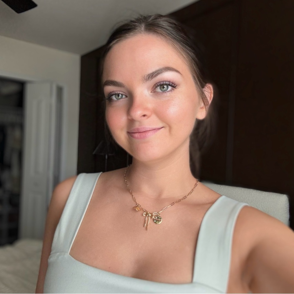 Meet your Posher, Caitlin